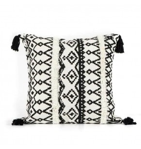 Intertwined Geometric Cushion