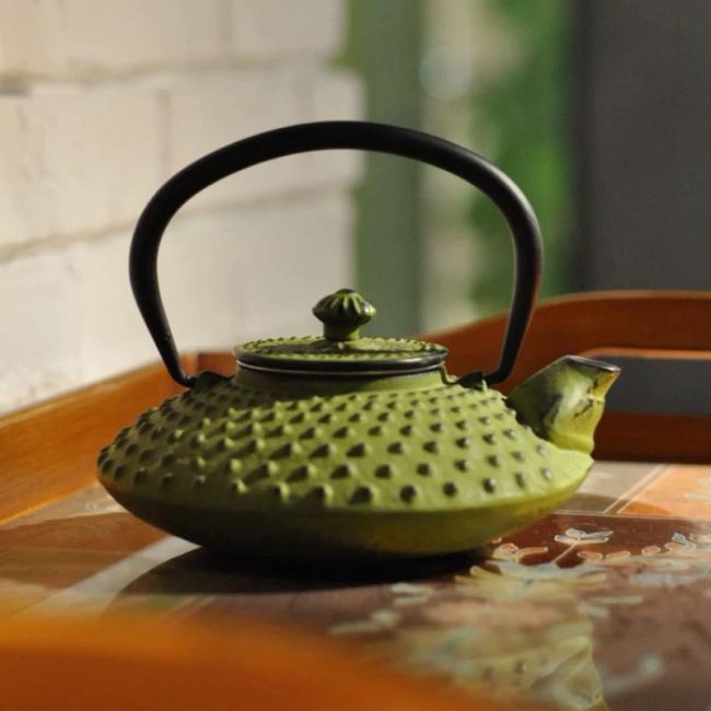 Oriental Blossom Garden Iron Teapot